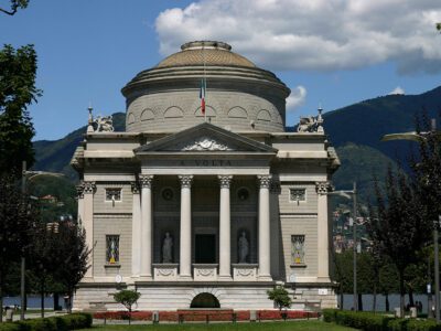 Tempio Voltiano
https://www.visitcomo.eu/it/scoprire/musei/tempio-voltiano/index.html